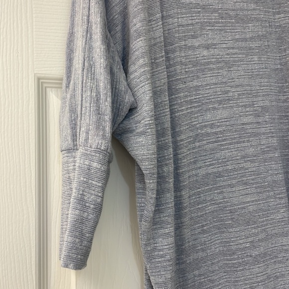 Blue/gray 3/4 sleeve casual top - Size Small - Picture 3 of 5